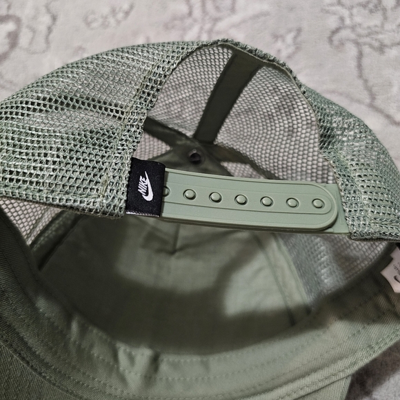 Nike Green Trucker Cap - Picture 2 of 3